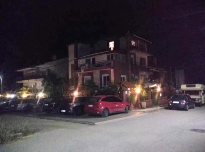 Blue Moon Apartments Неа-Миханиона Экстерьер фото