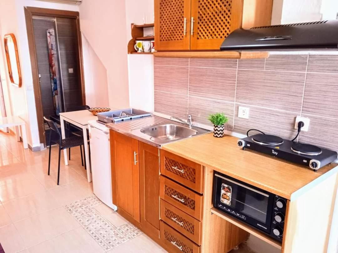 Blue Moon Apartments Неа-Миханиона Номер фото