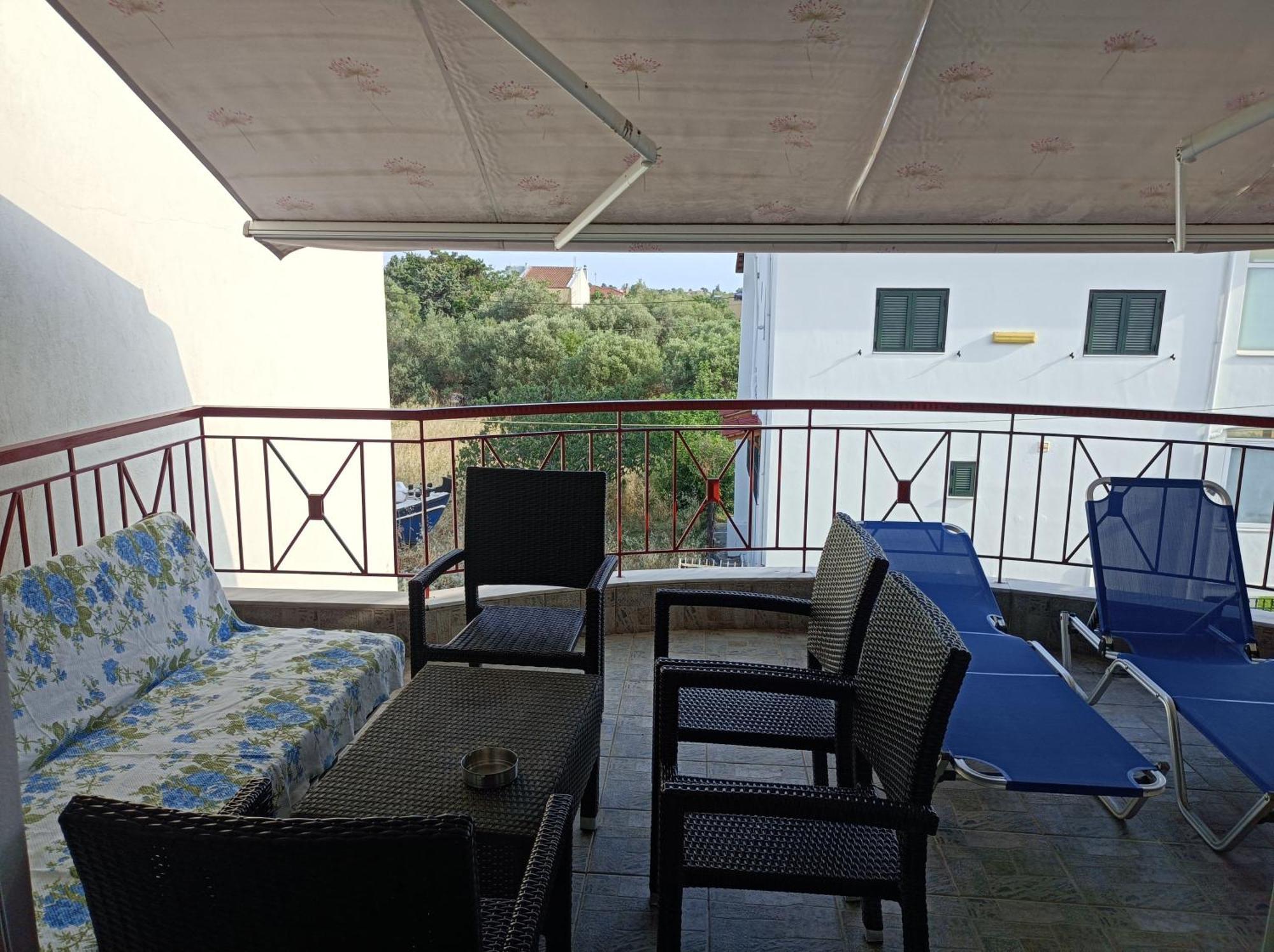 Blue Moon Apartments Неа-Миханиона Номер фото
