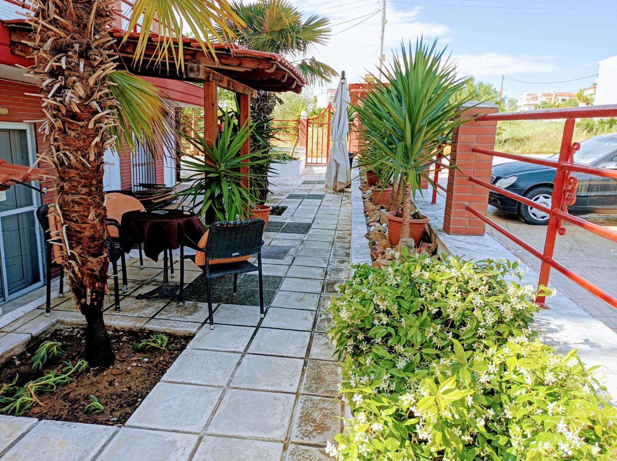 Blue Moon Apartments Неа-Миханиона Номер фото