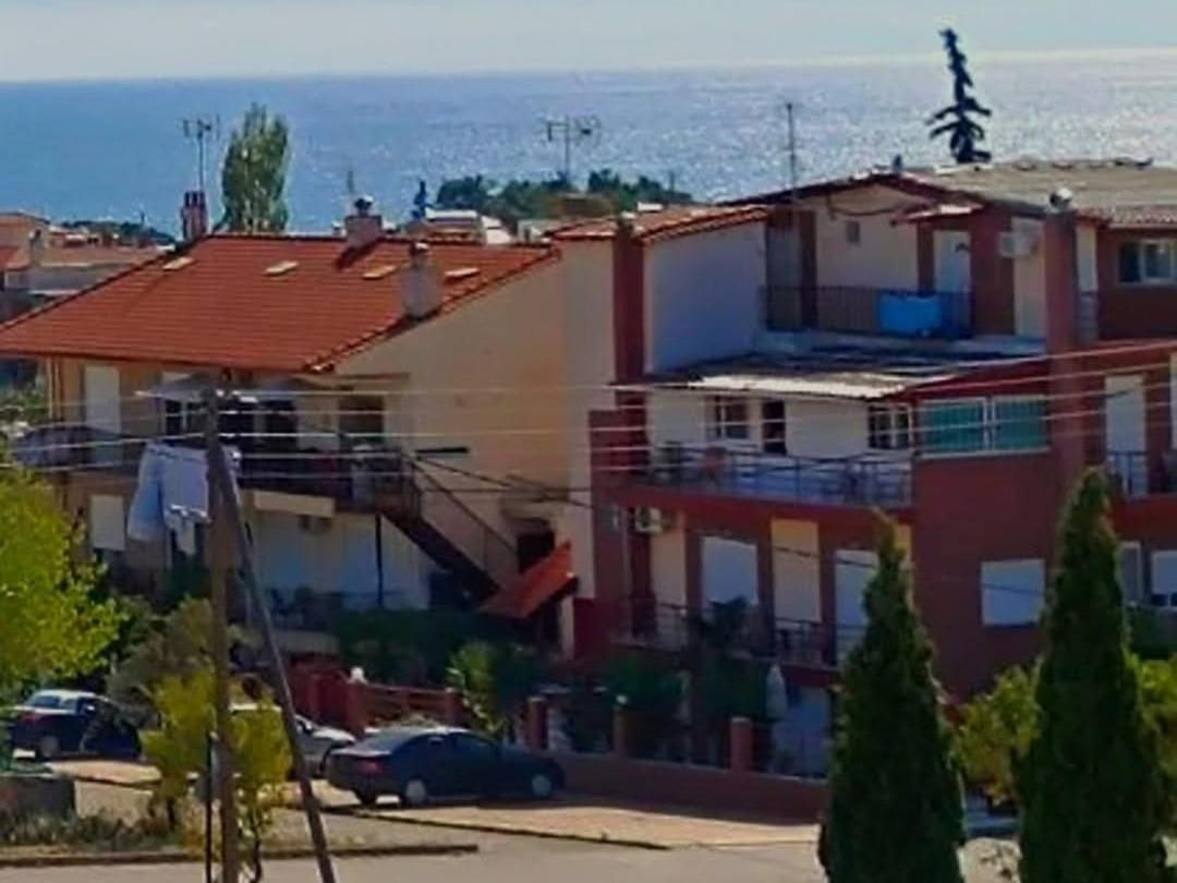 Blue Moon Apartments Неа-Миханиона Экстерьер фото
